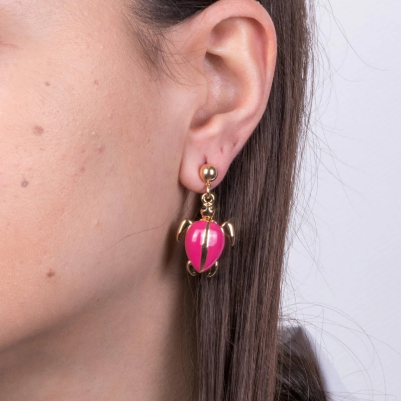 I Love Sicily - BYS - Metal earrings with fuchsia turtle