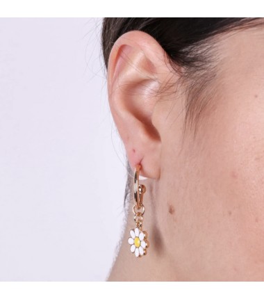 BYS - Metal hoop earrings with pendant daisies