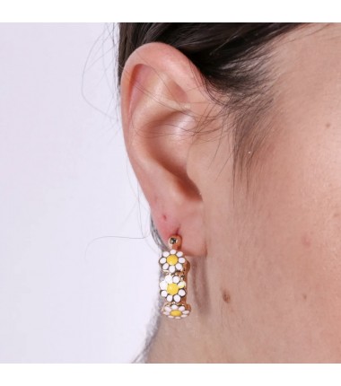 BYS - Metal hoop earrings with daisies